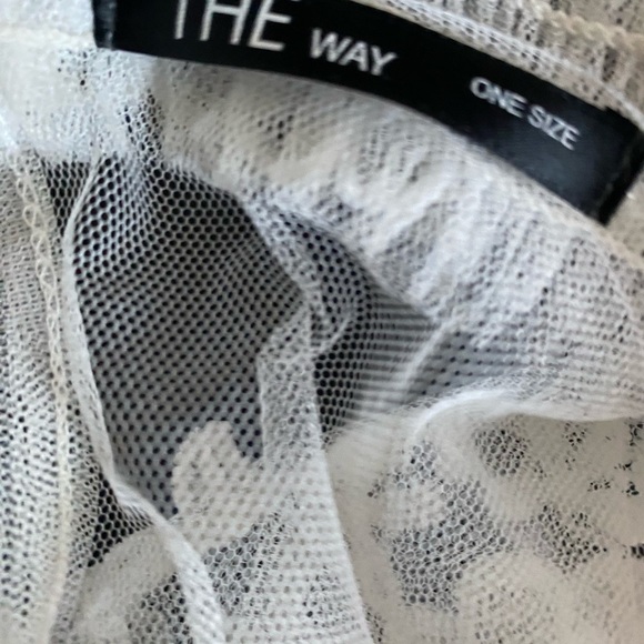 The Way See-through White Mesh Flower Applique Lantern Sleeves Lace Blouse OS - Picture 4 of 13